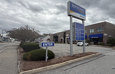Rockland Trust Dracut branch location.